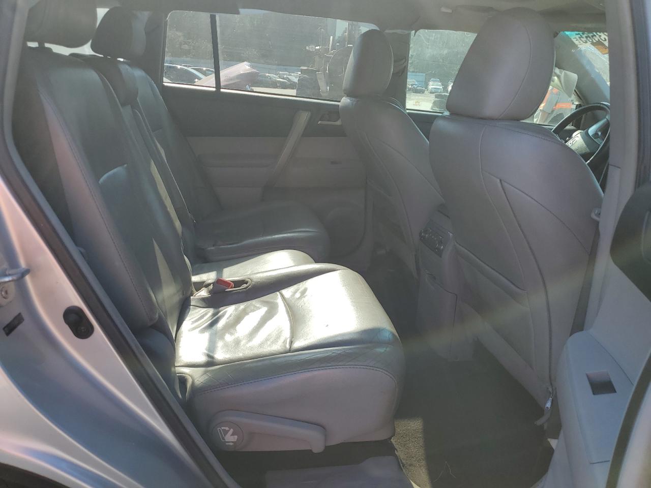 TOYOTA HIGHLANDER BASE