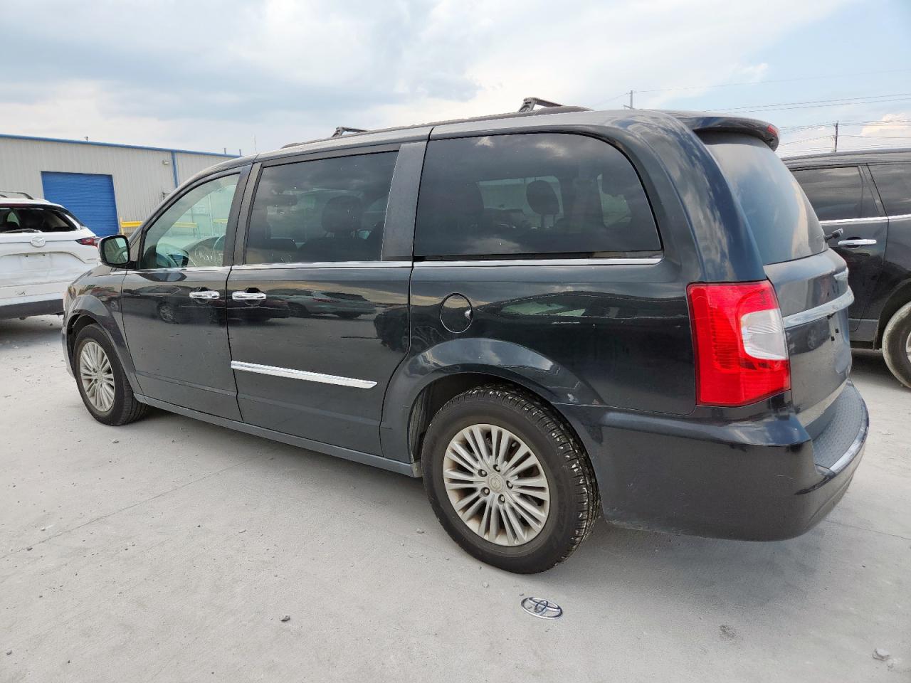 CHRYSLER TOWN & COUNTRY TOURING L
