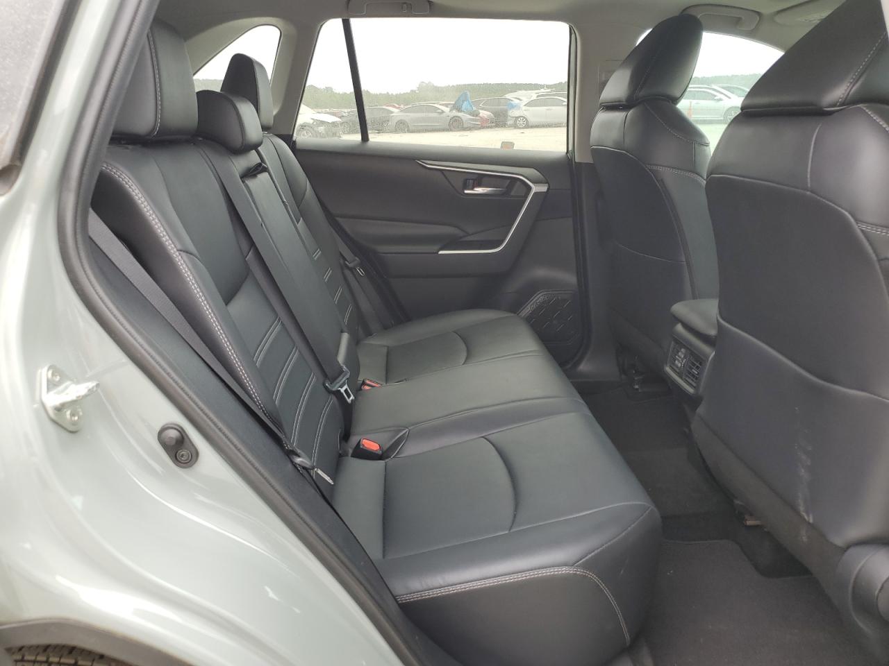 TOYOTA RAV4 XLE PREMIUM