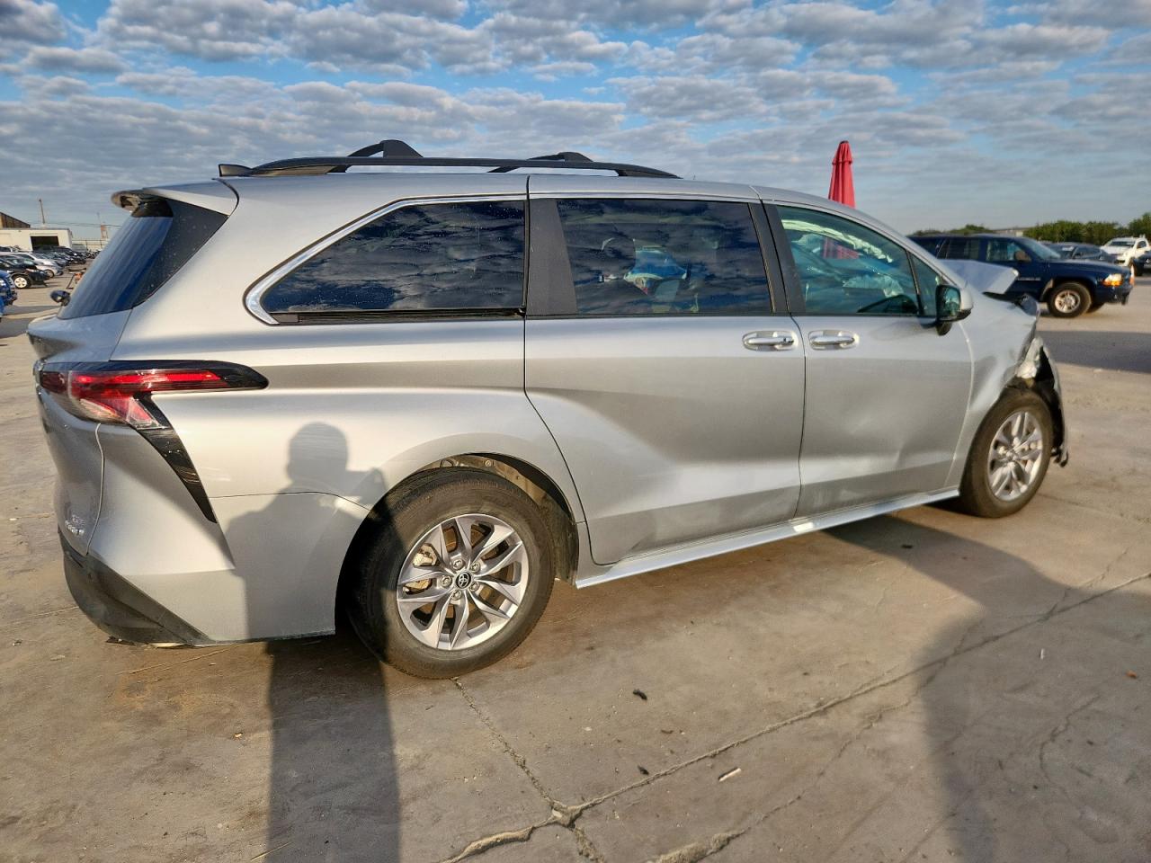 TOYOTA SIENNA XLE