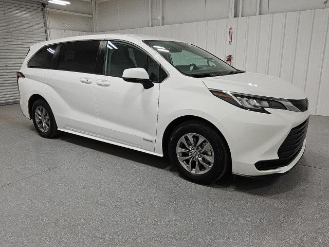 2021 TOYOTA SIENNA LE 5TDKRKEC4MS033065