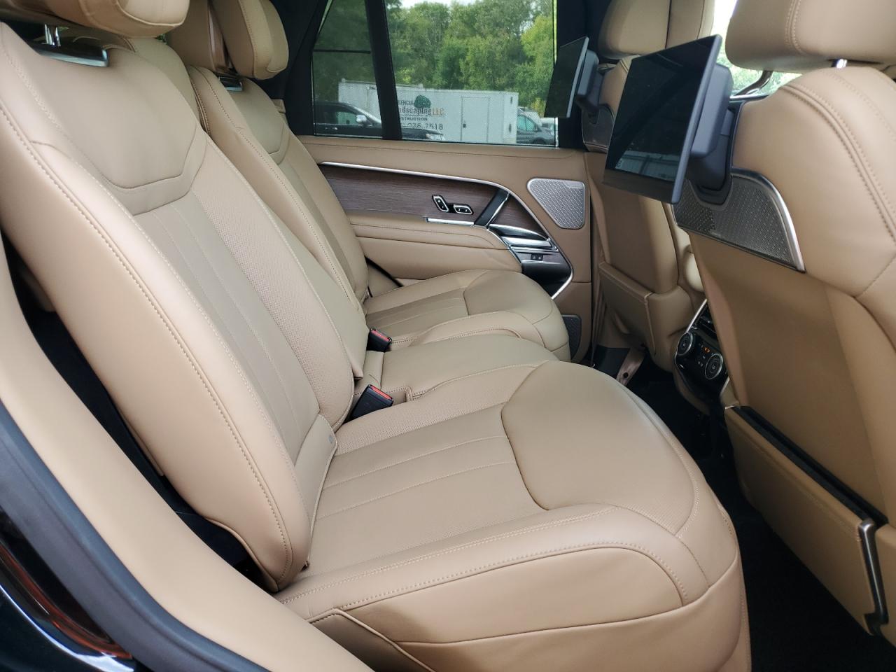 LAND ROVER RANGE ROVER AUTOBIOGRAPHY