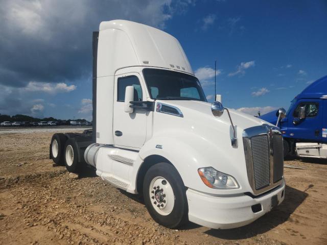 Global Auto Auctions: 2014 KENWORTH T680
