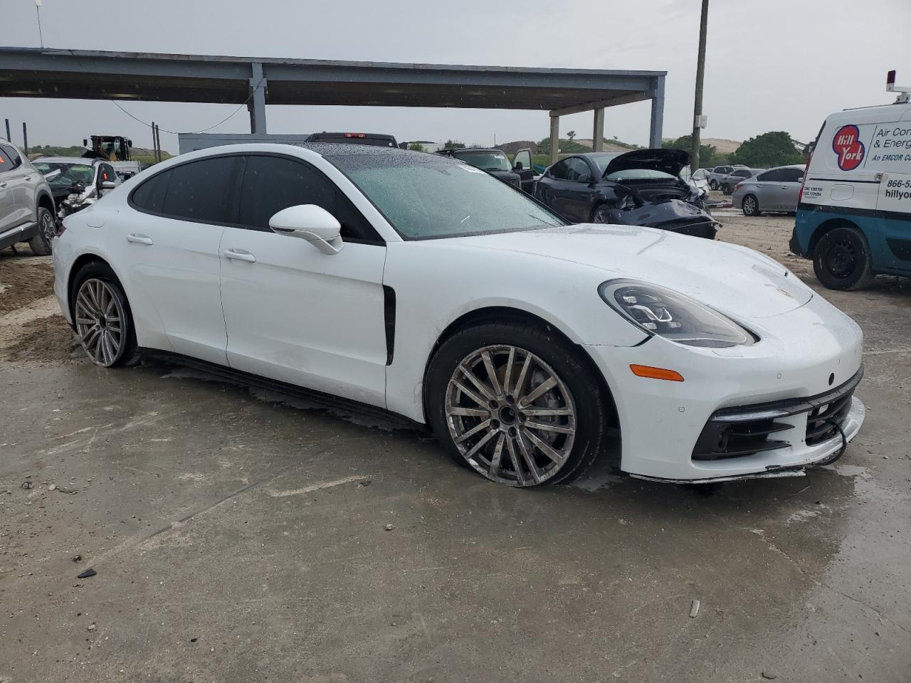 PORSCHE PANAMERA 4