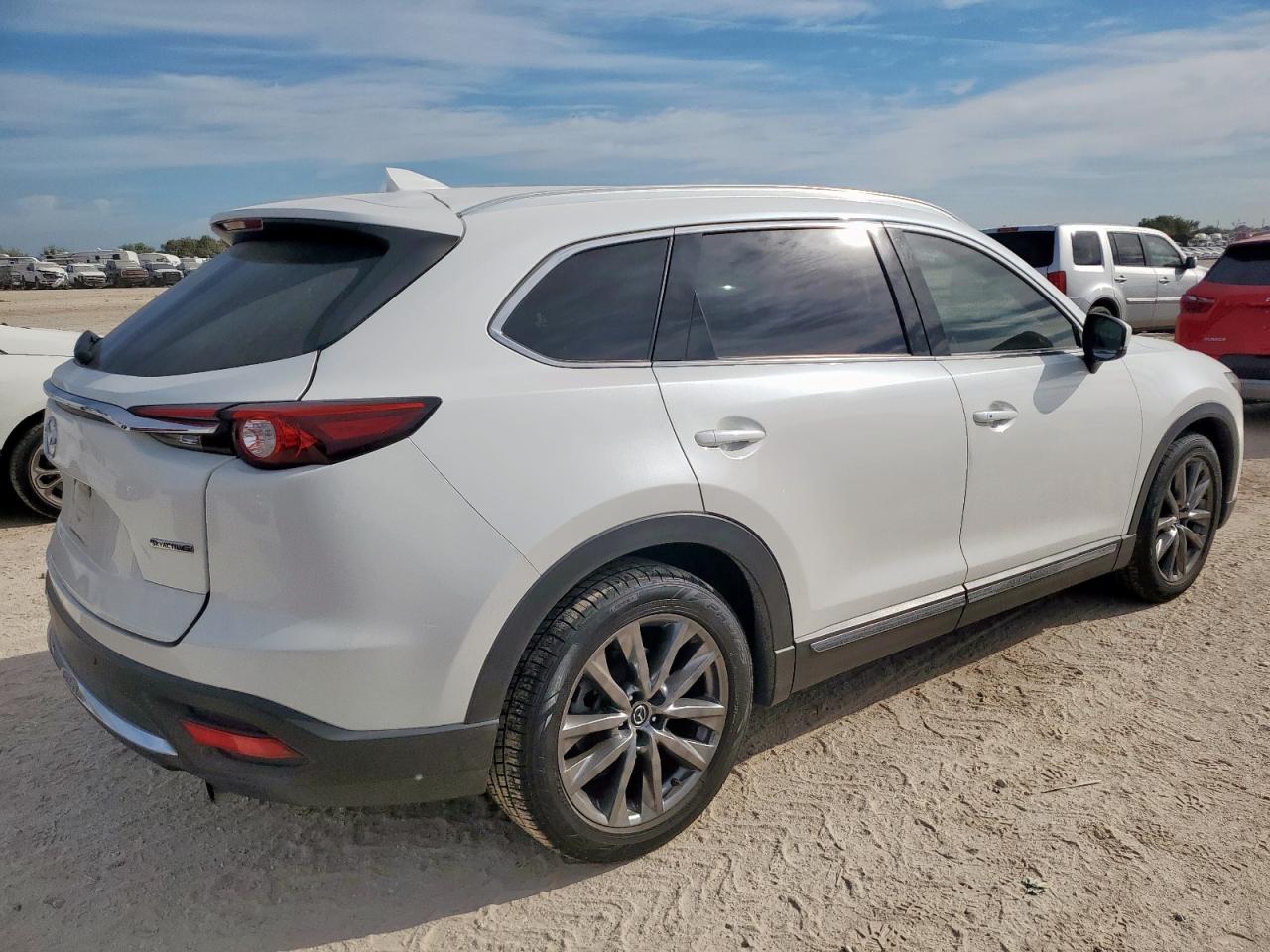 MAZDA CX-9 SIGNATURE