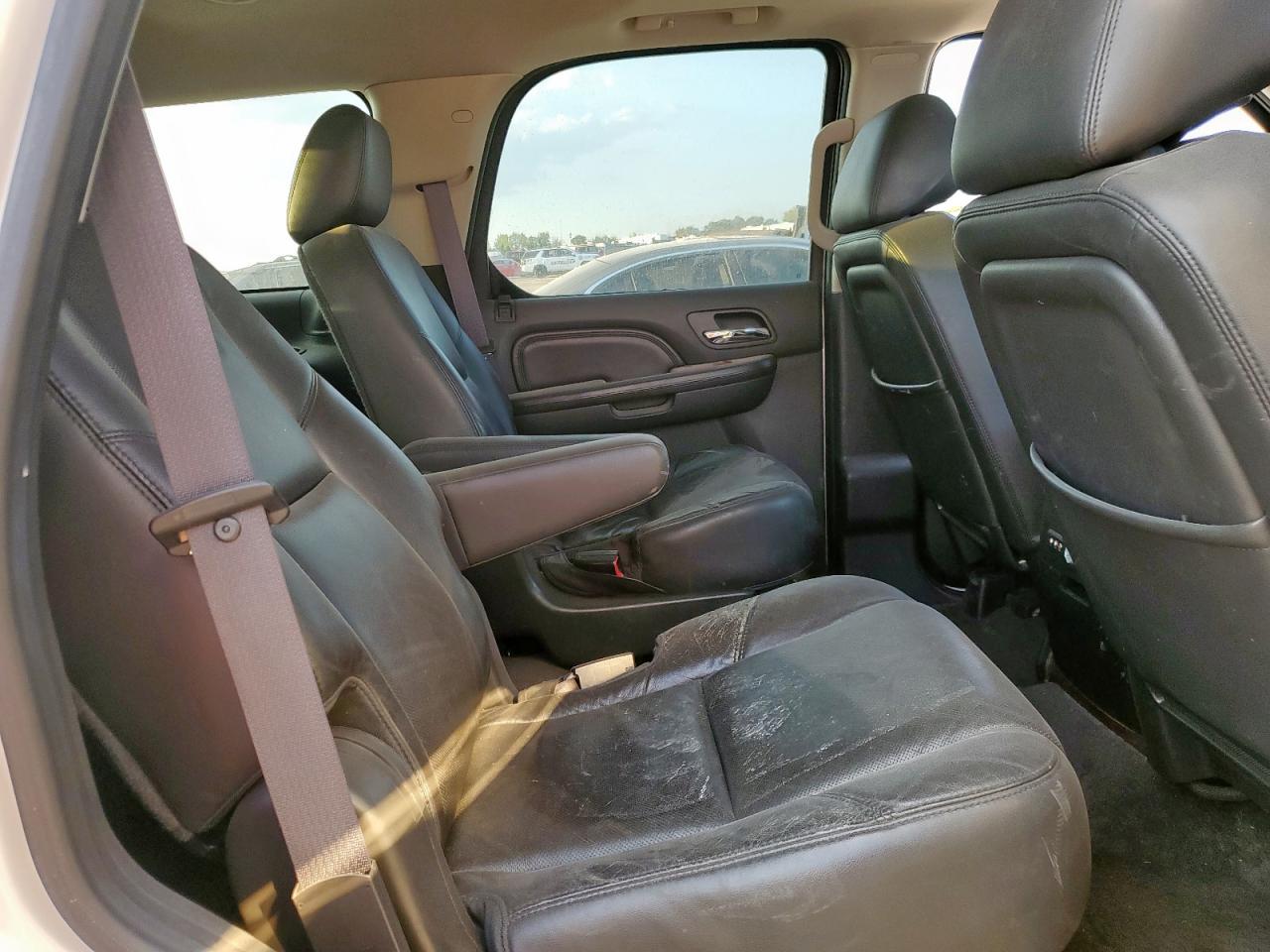 CADILLAC ESCALADE LUXURY