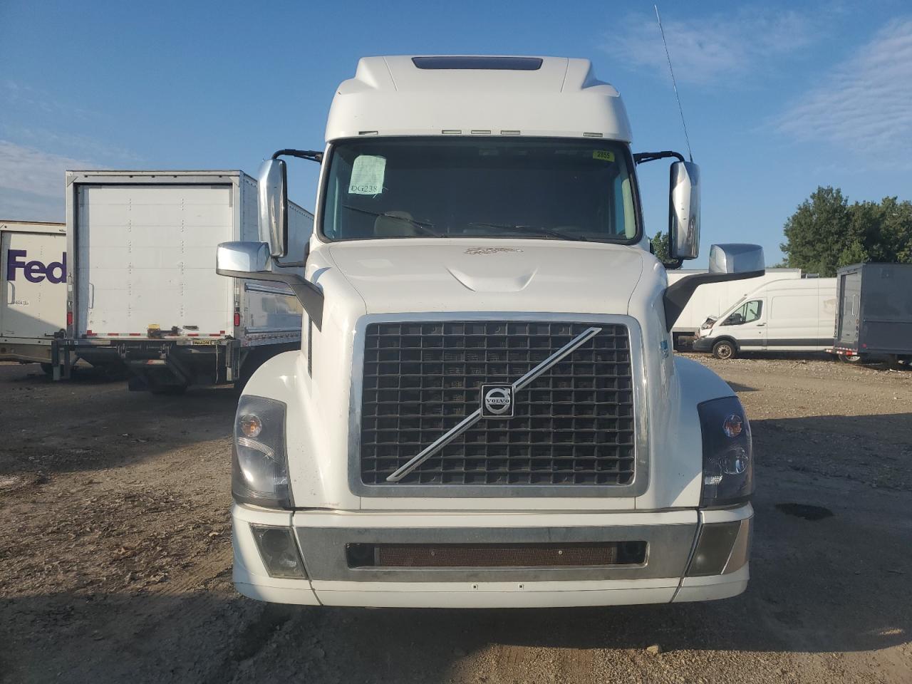 Lot #3241518385 2017 VOLVO VNL