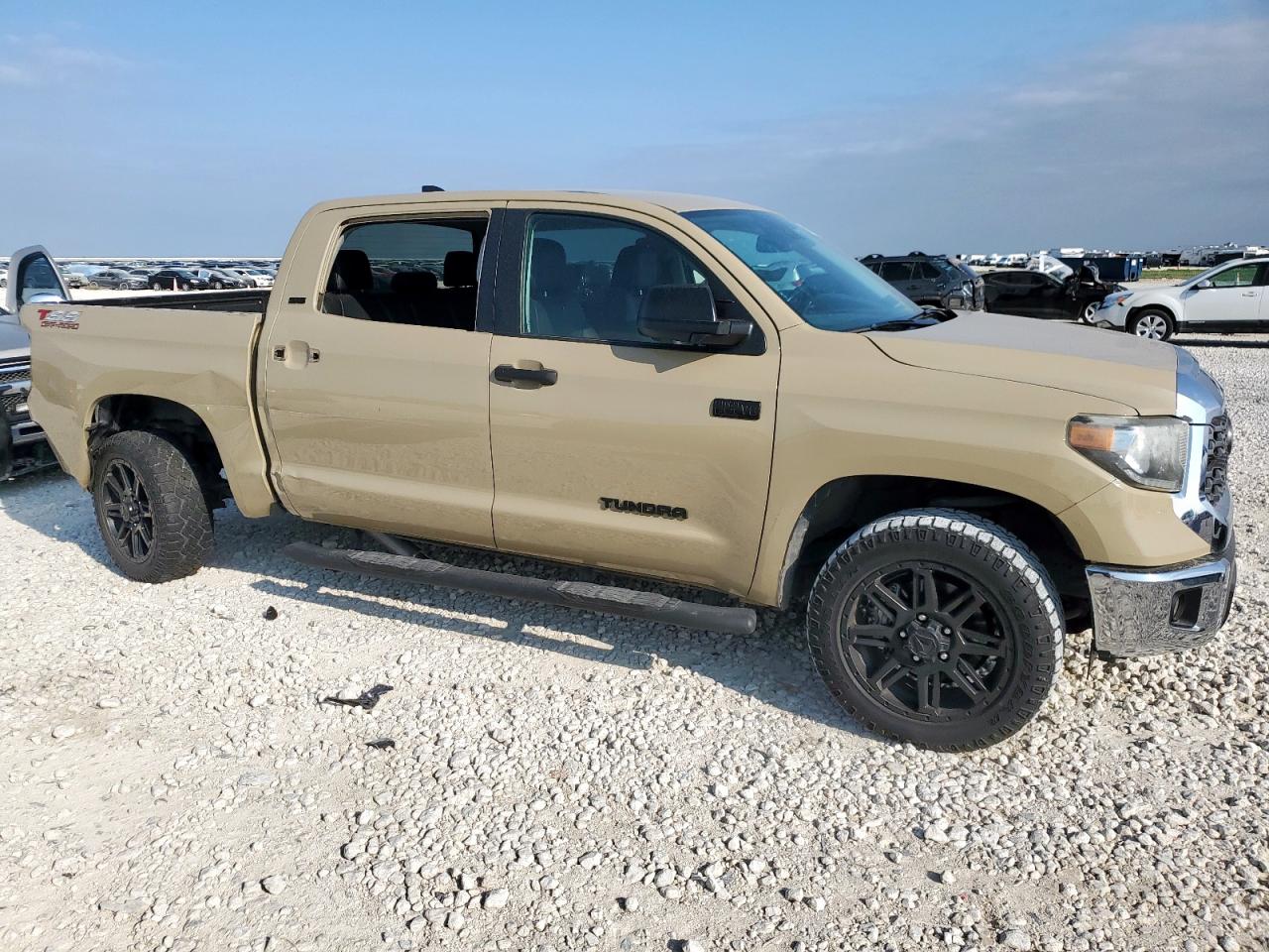 TOYOTA TUNDRA CREWMAX SR5