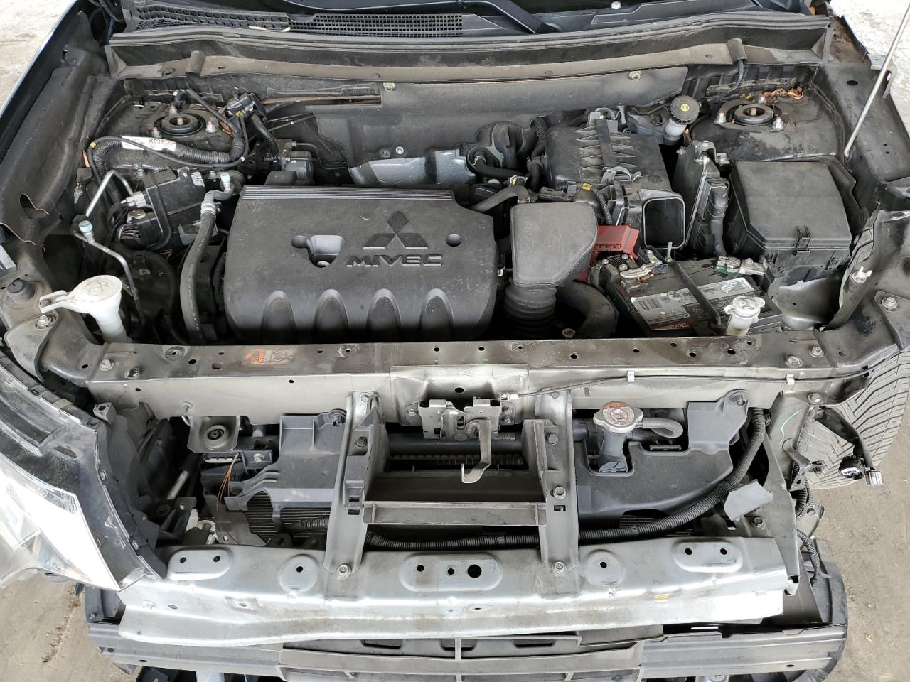 MITSUBISHI OUTLANDER SE