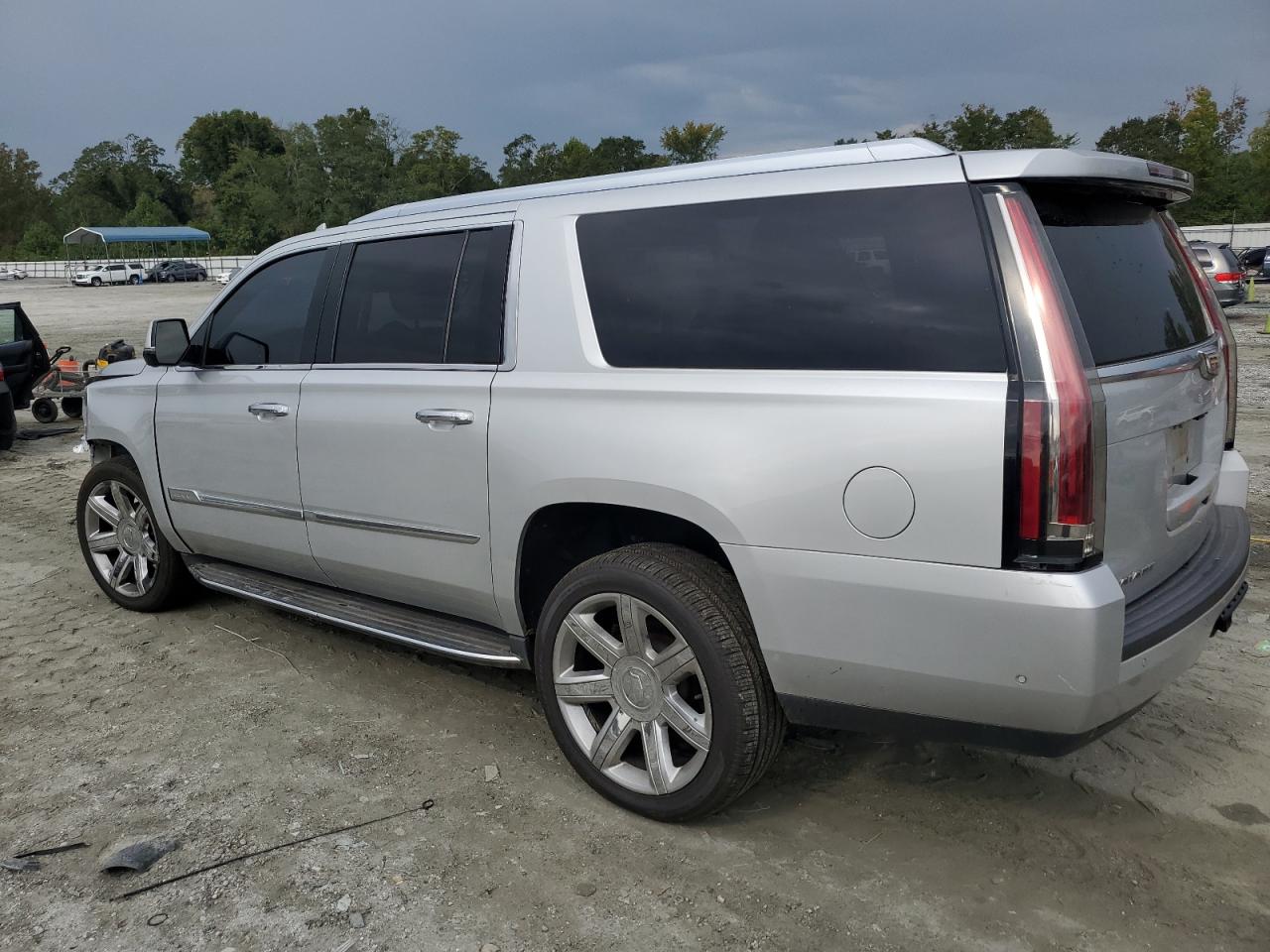 CADILLAC ESCALADE ESV LUXURY