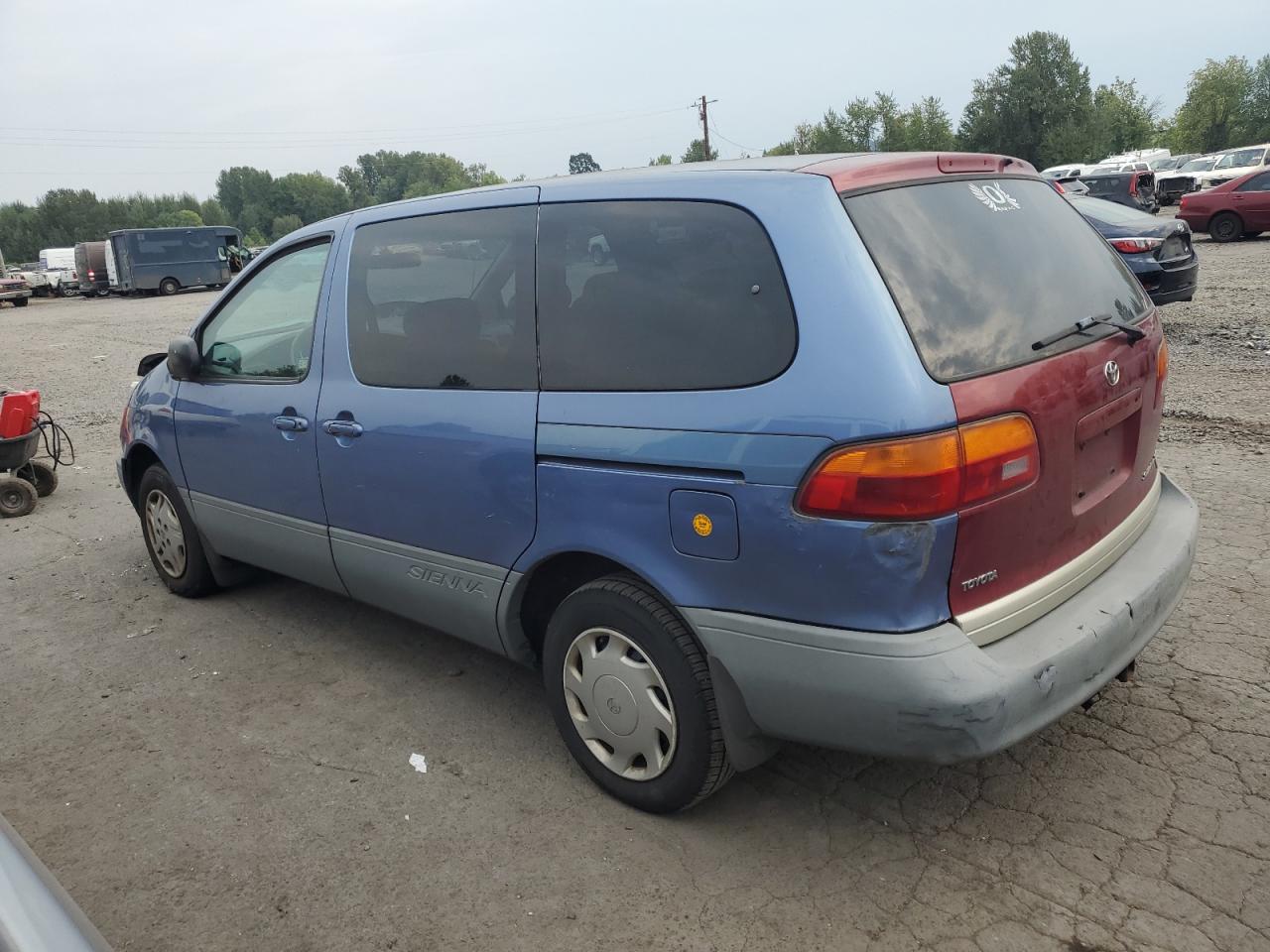 Lot #3242712946 2000 TOYOTA SIENNA CE