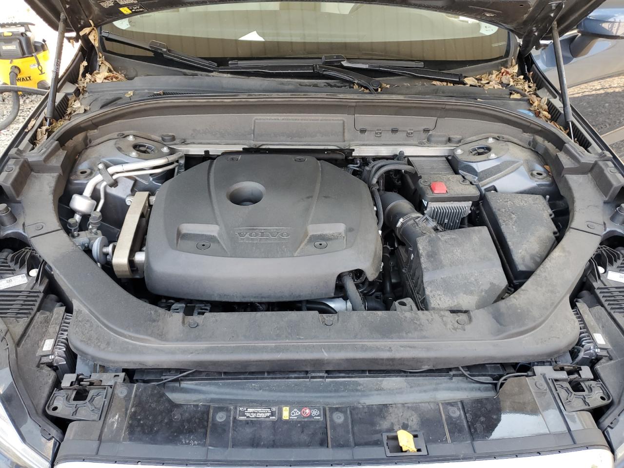 VOLVO XC60 T5 MOMENTUM