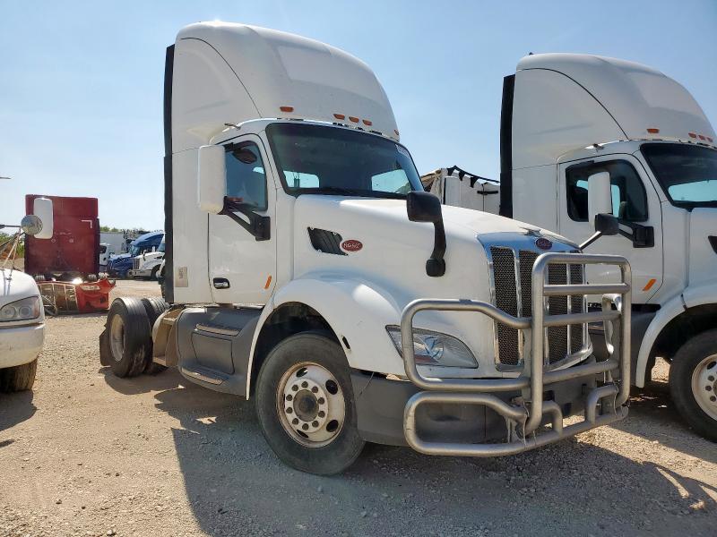 PETERBILT TRACTOR 579 2018 white  diesel 1XPBA48X4JD477389 photo #1