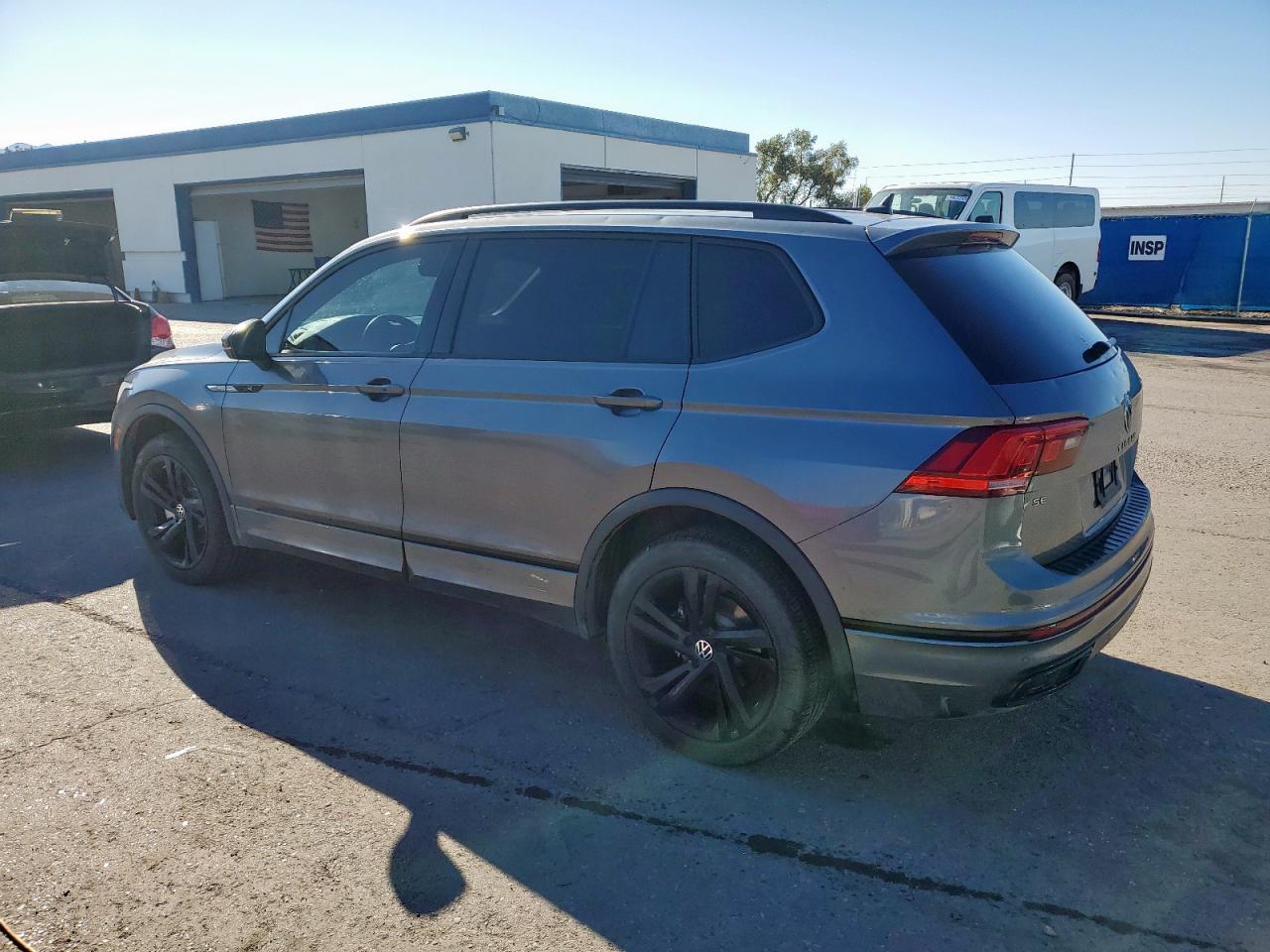 VOLKSWAGEN TIGUAN SE R-LINE BLACK
