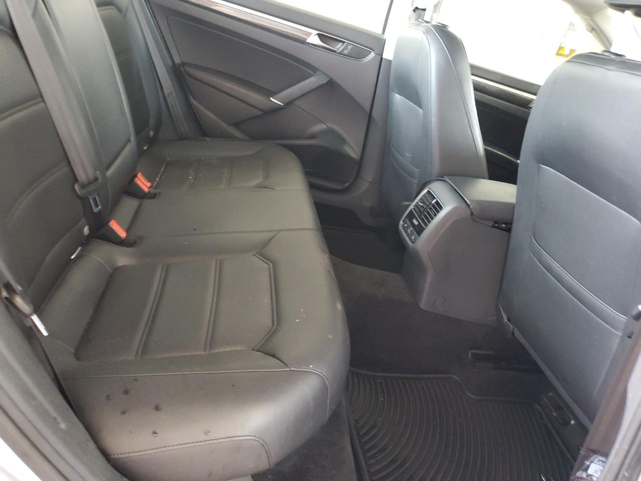 VOLKSWAGEN PASSAT SE