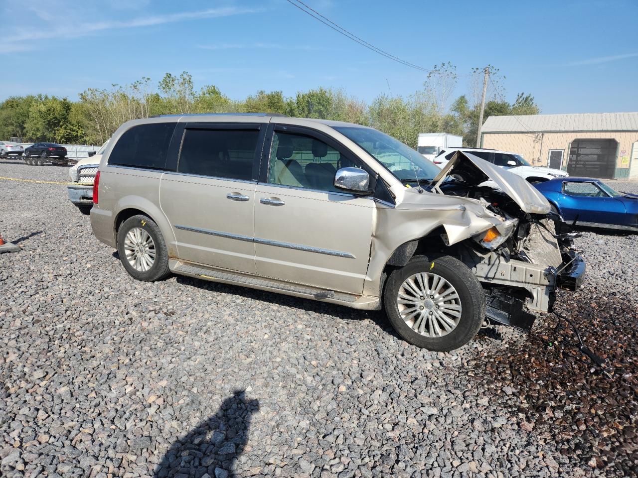 CHRYSLER TOWN & COUNTRY LIMITED