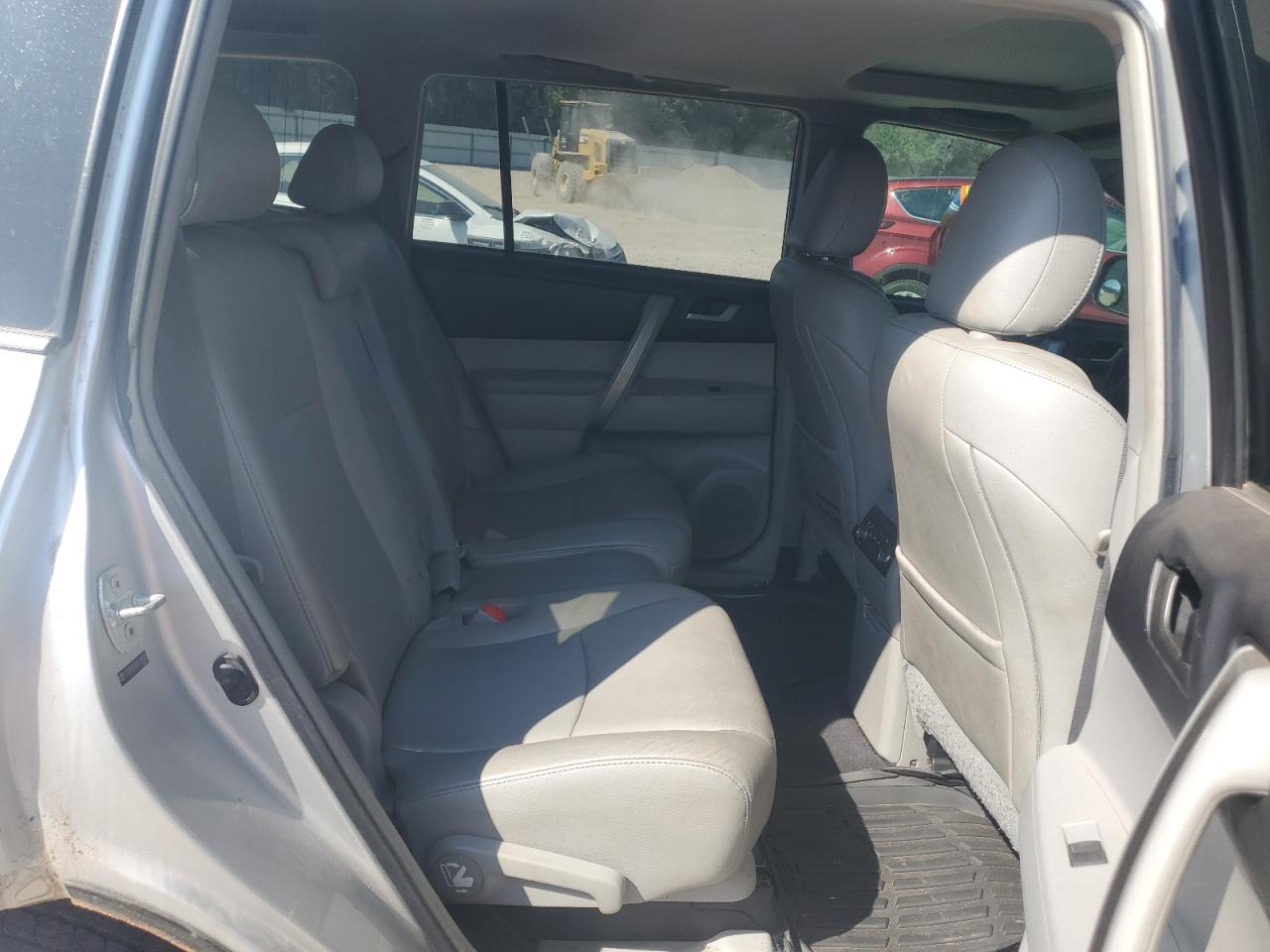 TOYOTA HIGHLANDER BASE