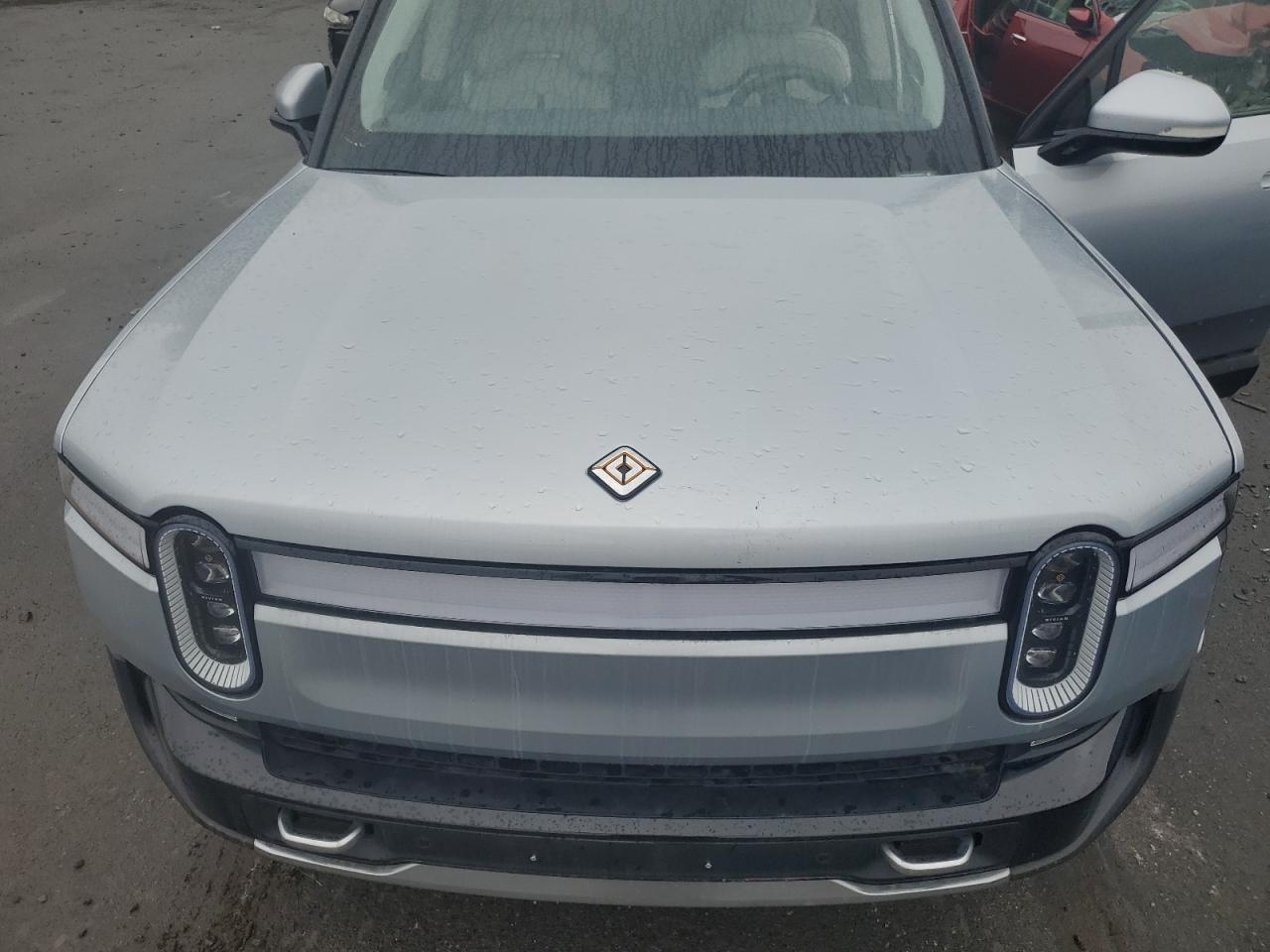 RIVIAN R1S ADVENTURE