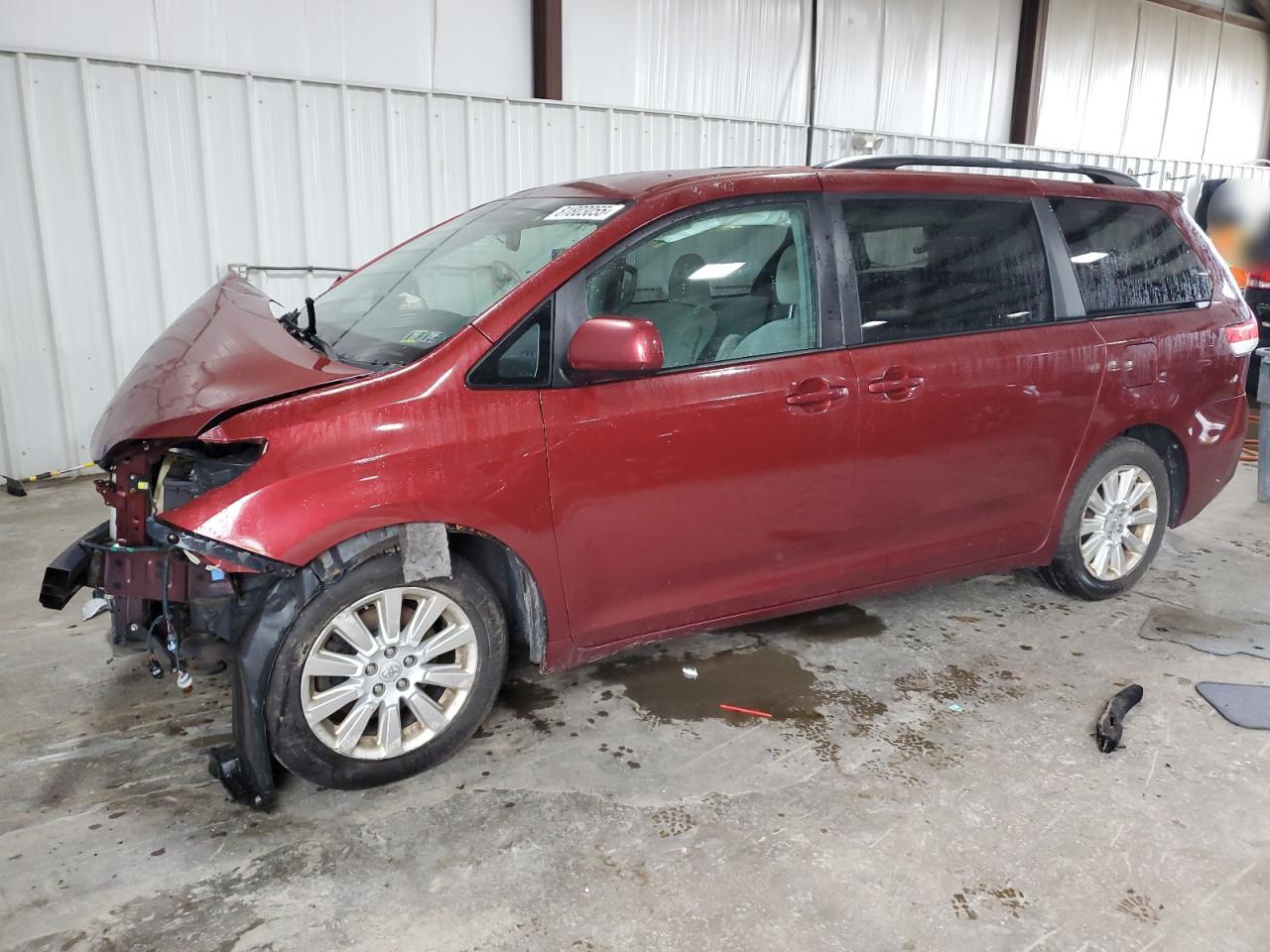 Salvage Toyota Sienna