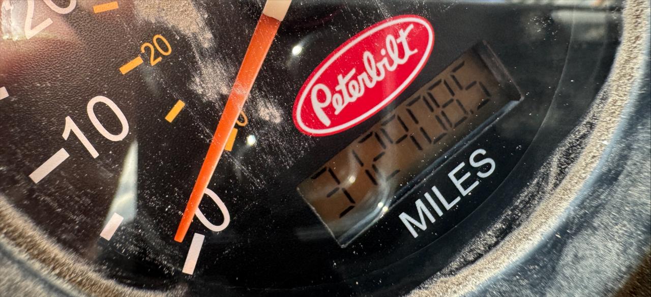 Lot #3241007707 2014 PETERBILT 320