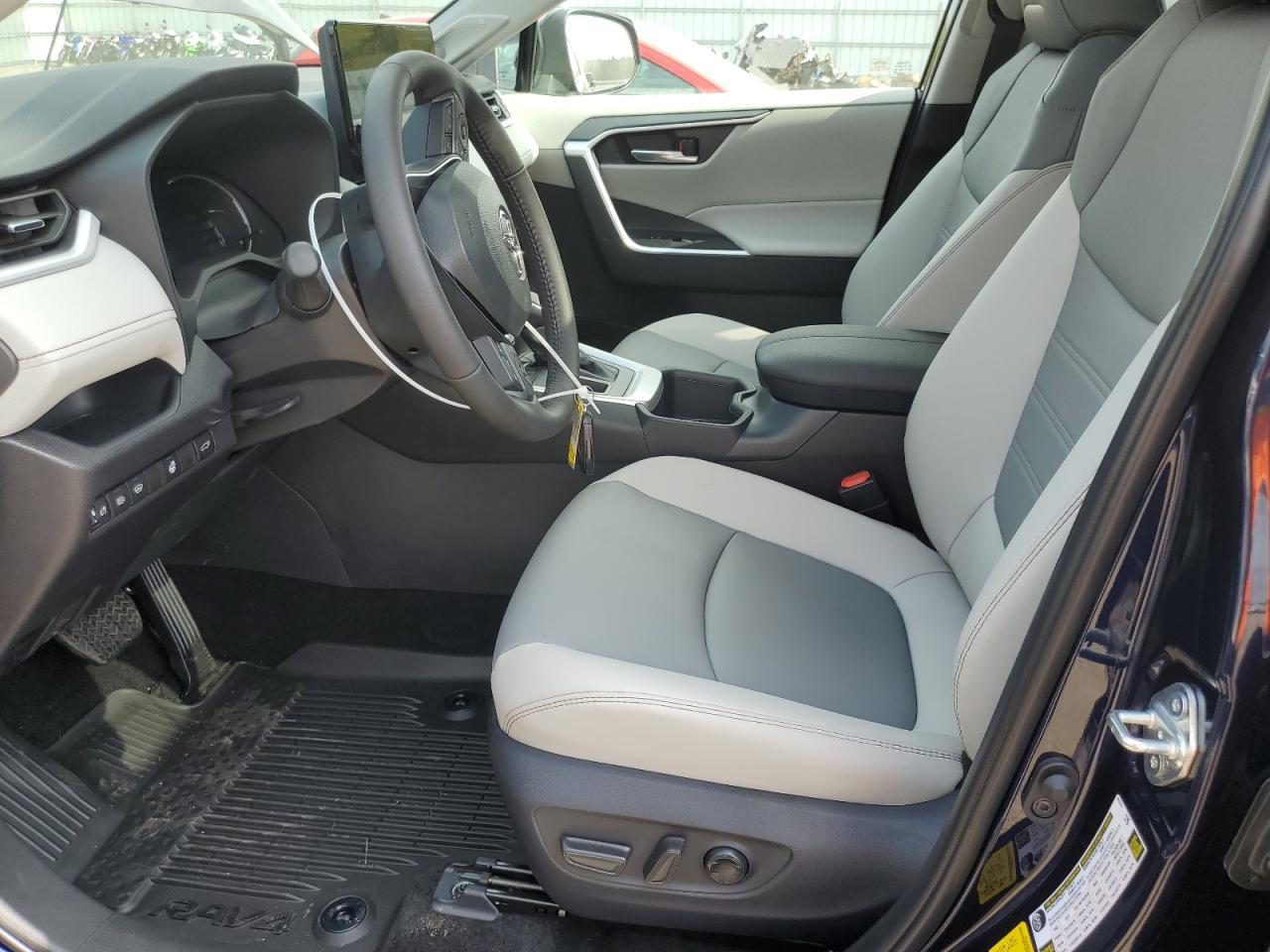 TOYOTA RAV4 XLE PREMIUM