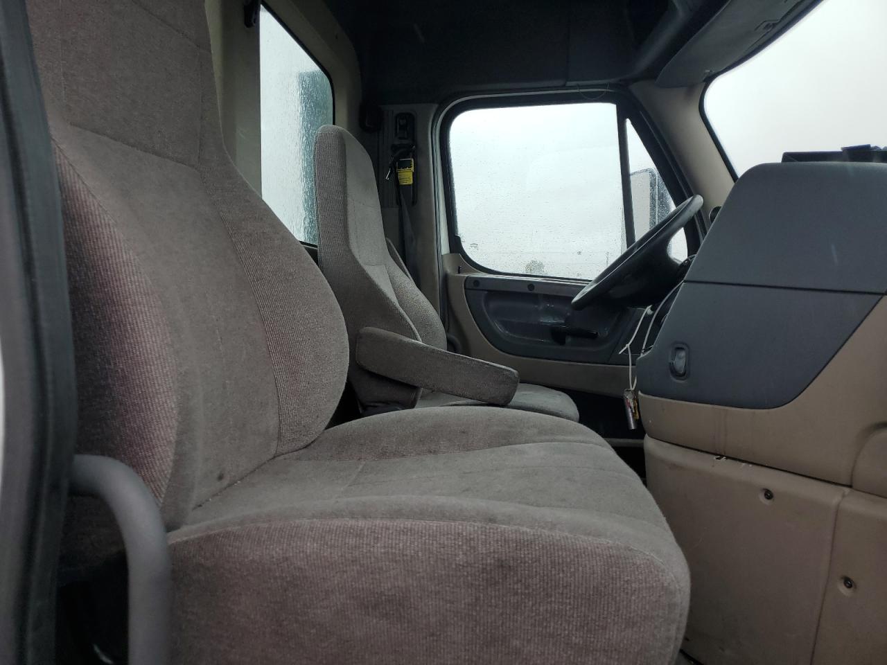 Lot #3264427438 2018 FREIGHTLINER CASCADIA 1