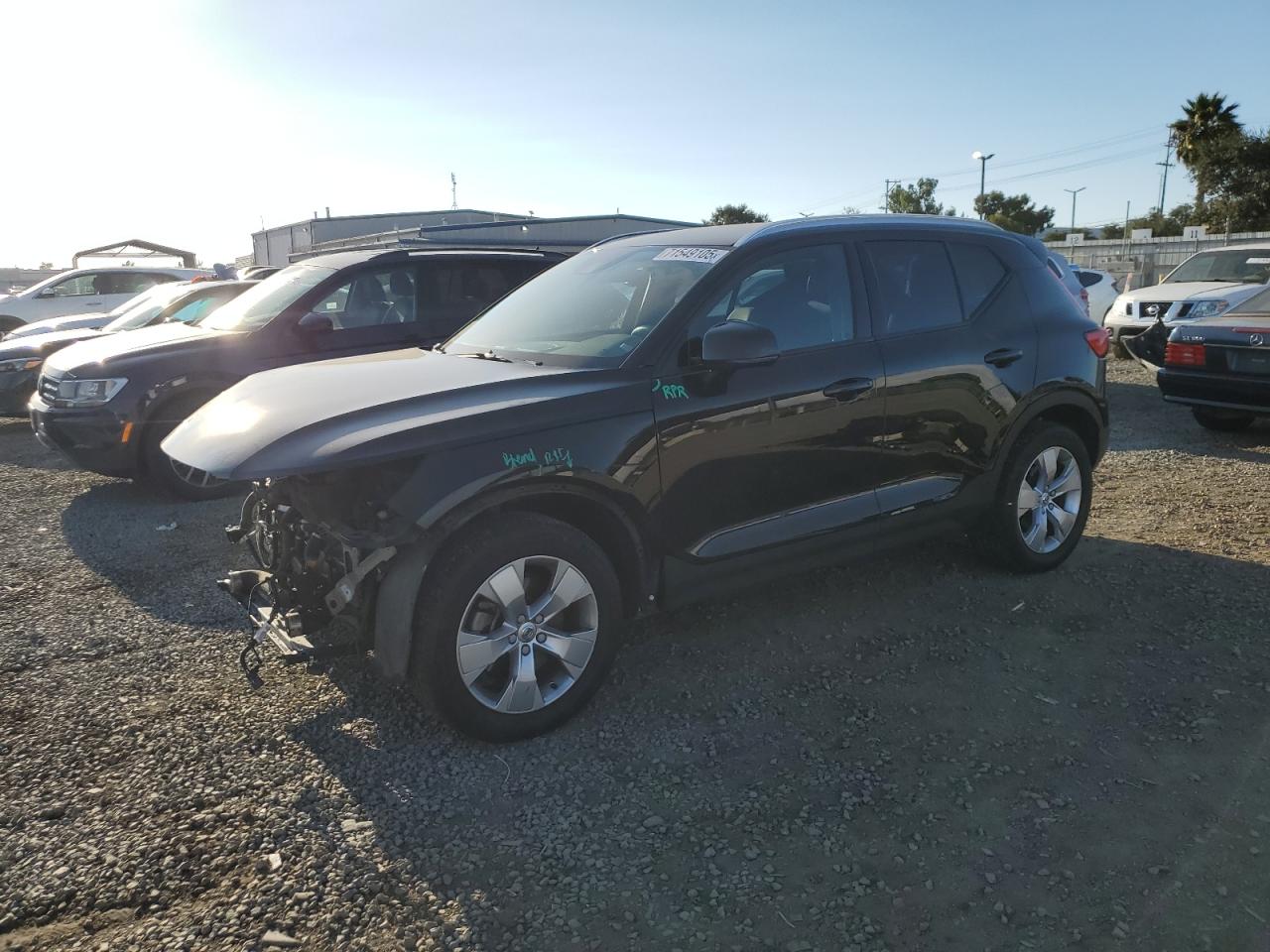 VOLVO XC40 T5 MOMENTUM