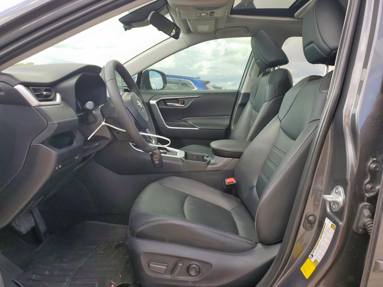 TOYOTA RAV4 XLE PREMIUM