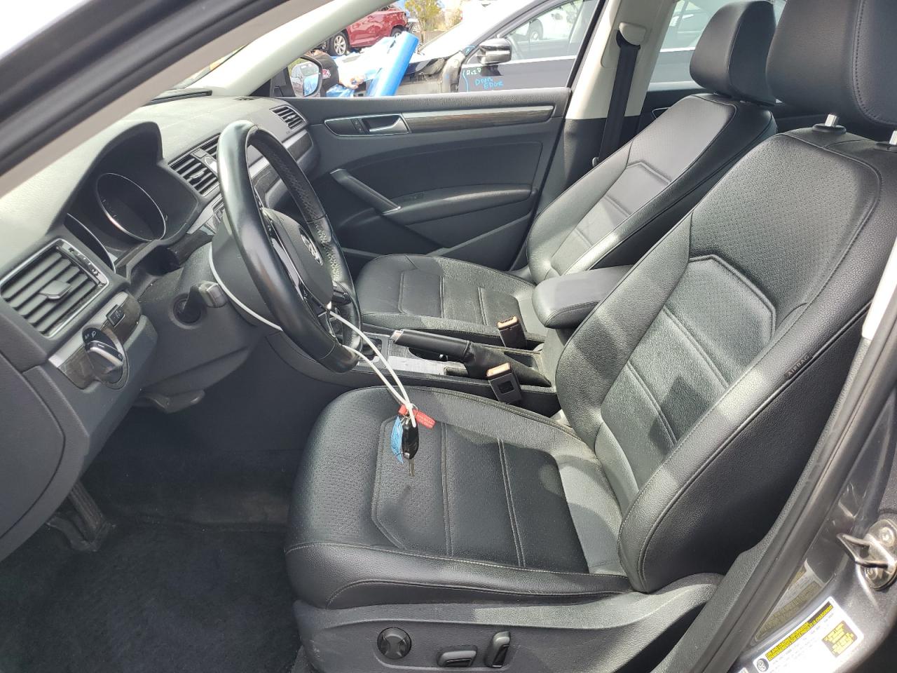 VOLKSWAGEN PASSAT SE