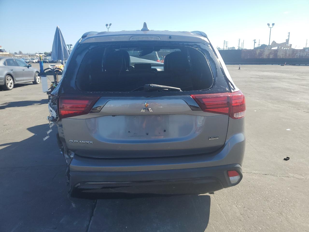 MITSUBISHI OUTLANDER SE