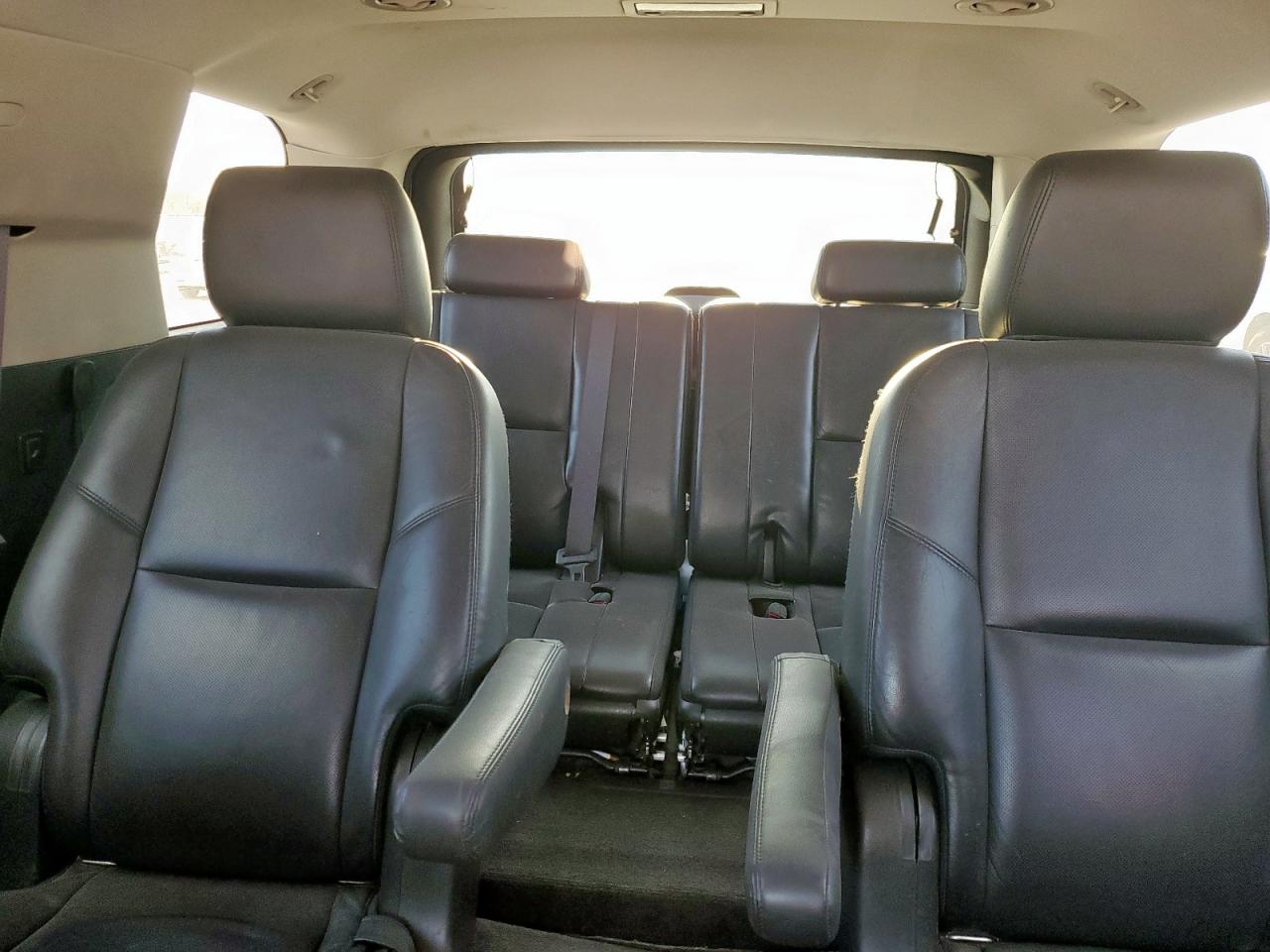 CADILLAC ESCALADE LUXURY