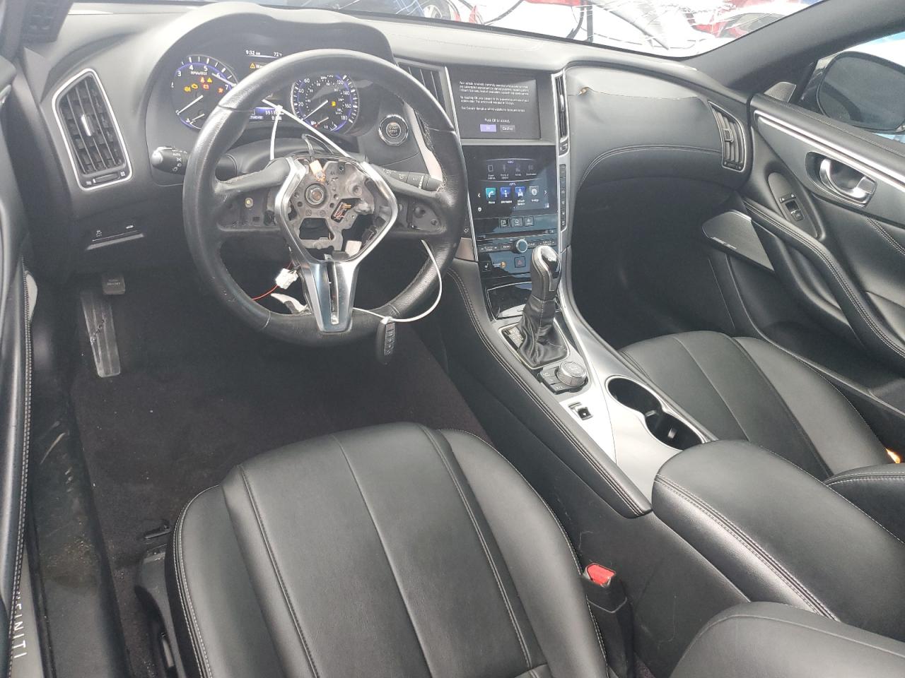 INFINITI Q60 LUXE 300