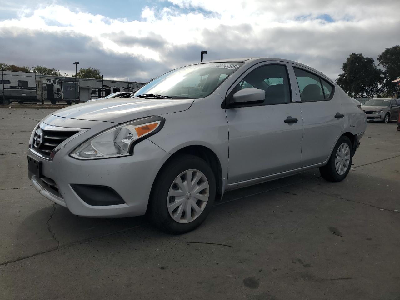 NISSAN VERSA S