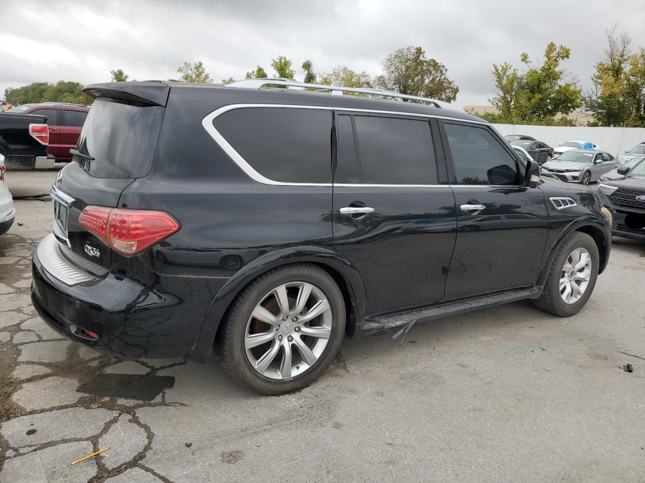 INFINITI QX56