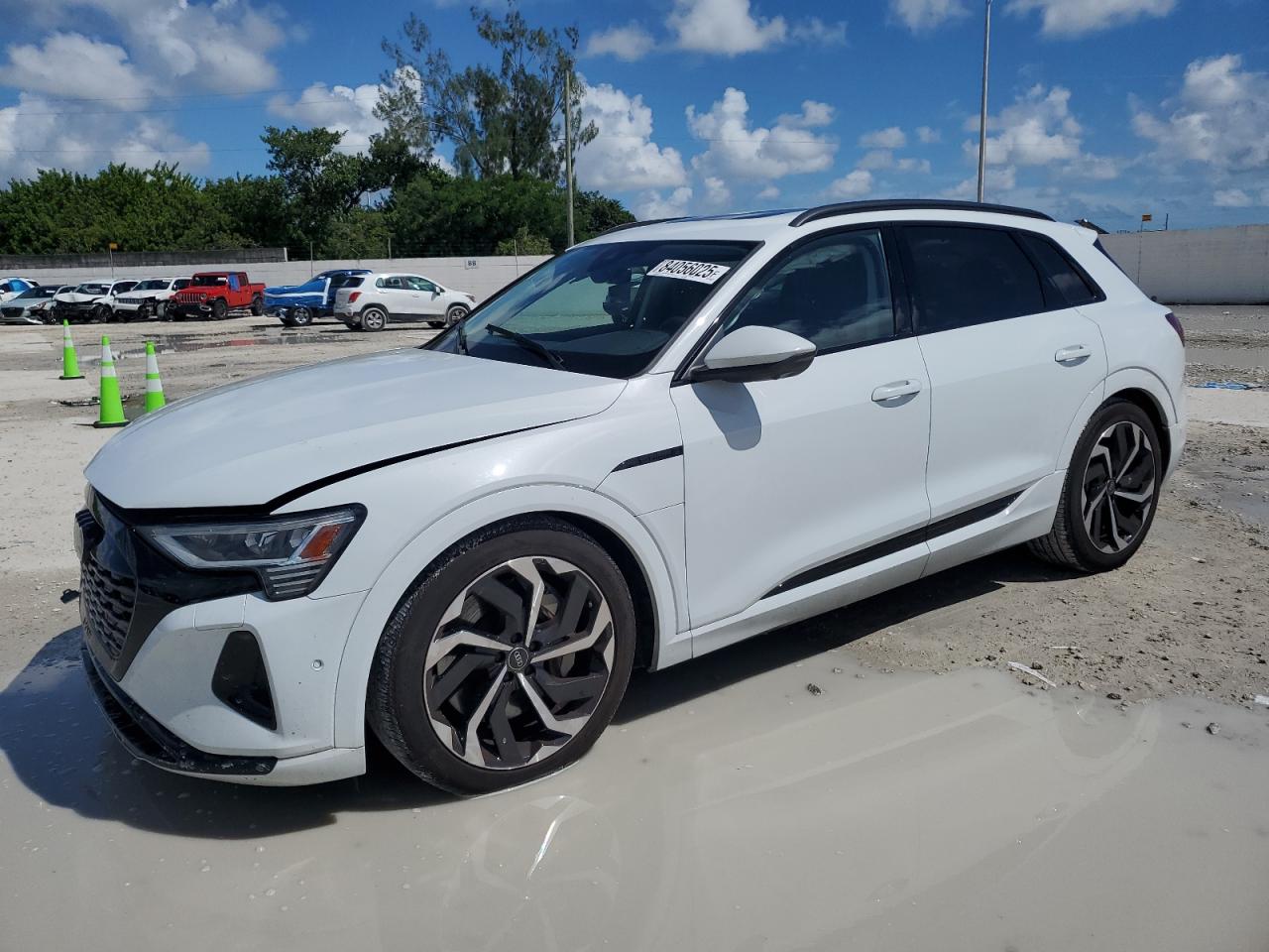  Salvage Audi Q8