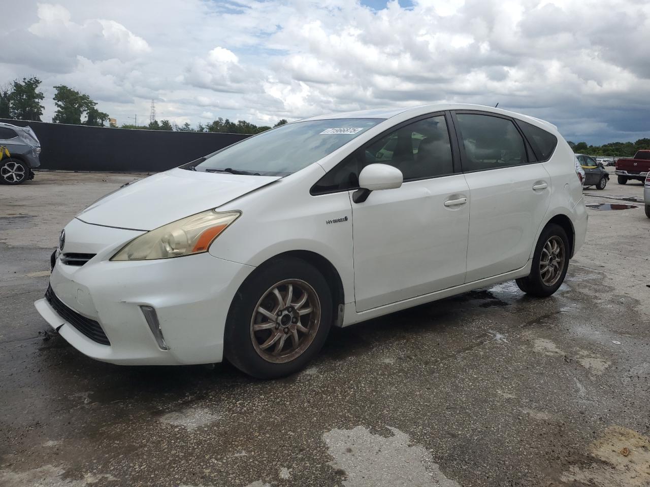 TOYOTA PRIUS V