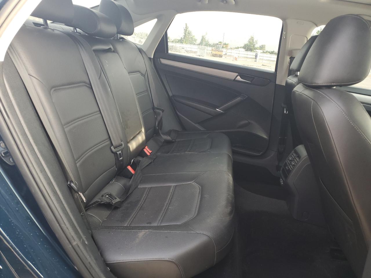 VOLKSWAGEN PASSAT SE