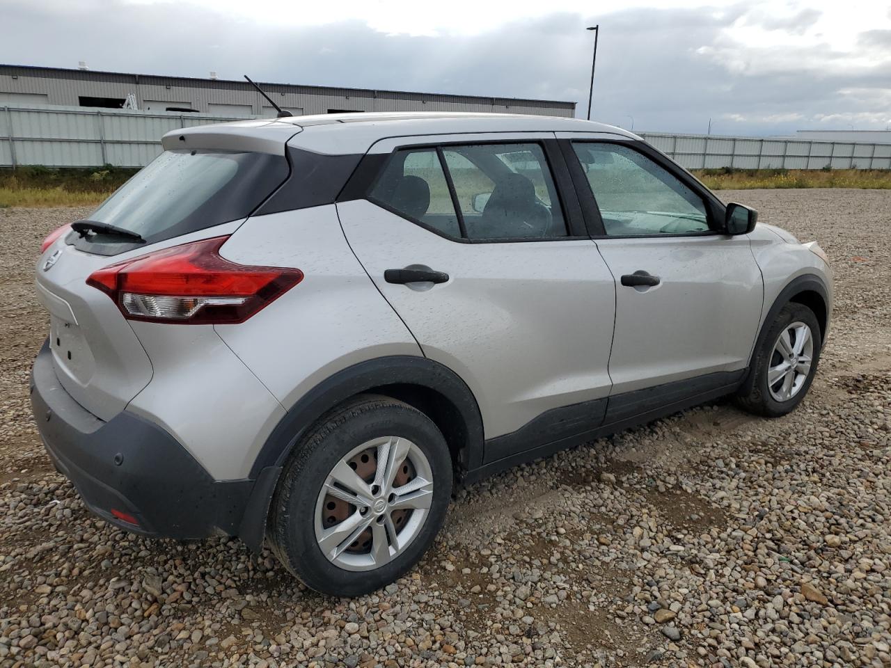 NISSAN KICKS S
