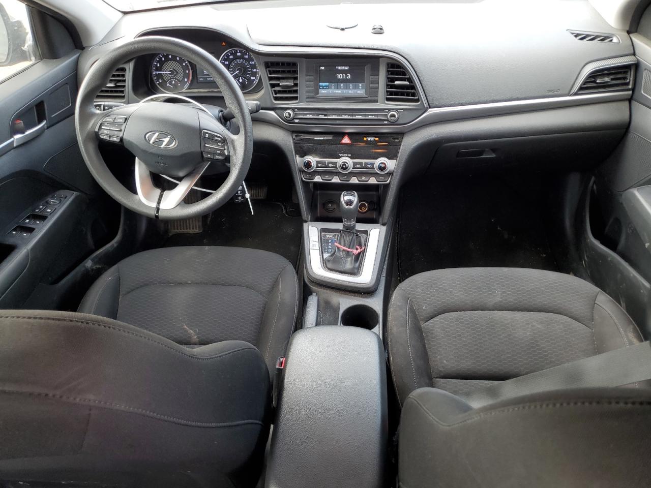 HYUNDAI ELANTRA SE