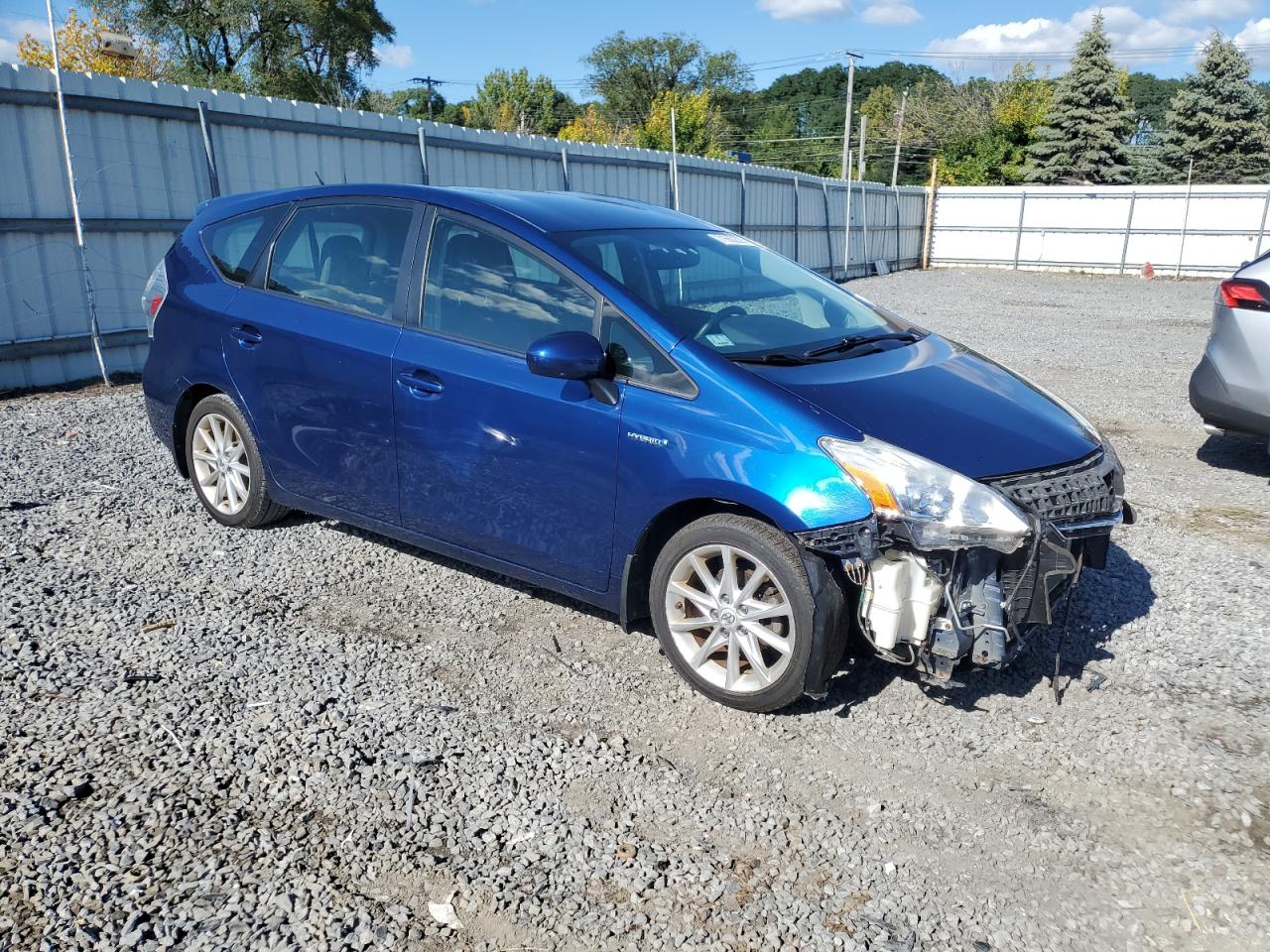 TOYOTA PRIUS V