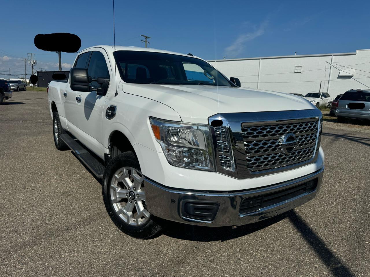 NISSAN TITAN SV