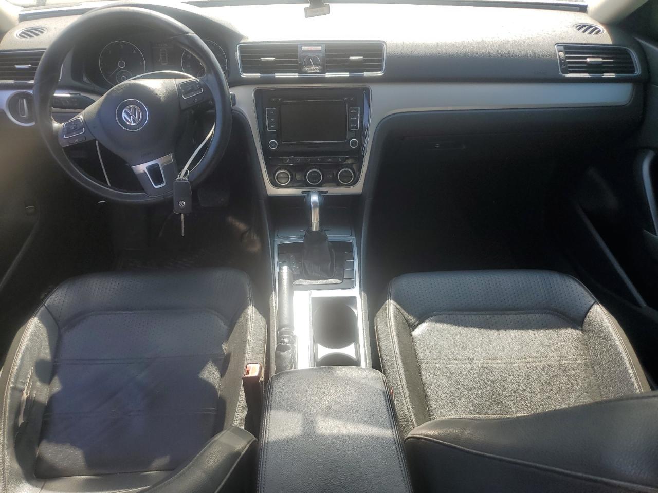 VOLKSWAGEN PASSAT SE