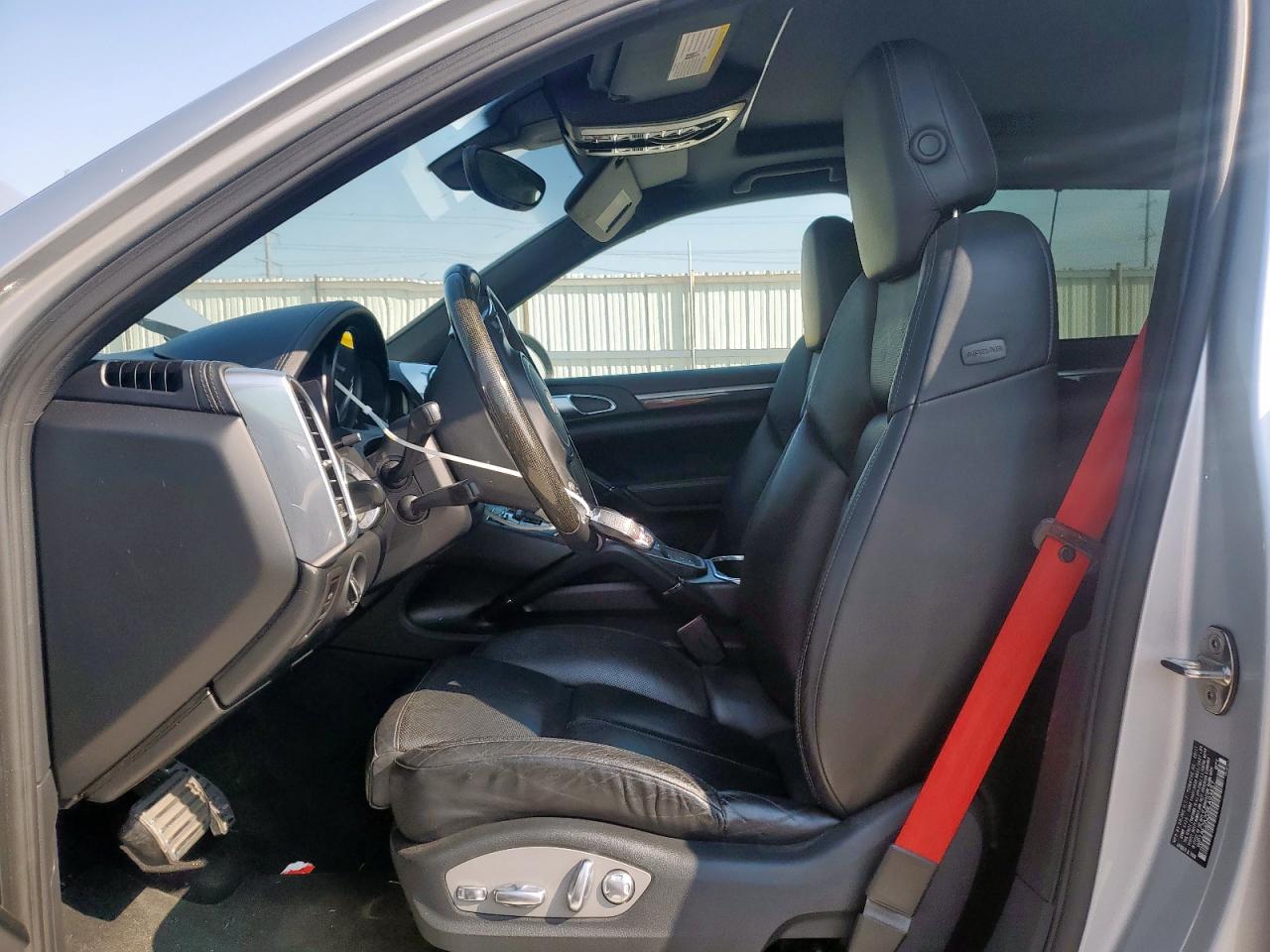 PORSCHE CAYENNE S HYBRID