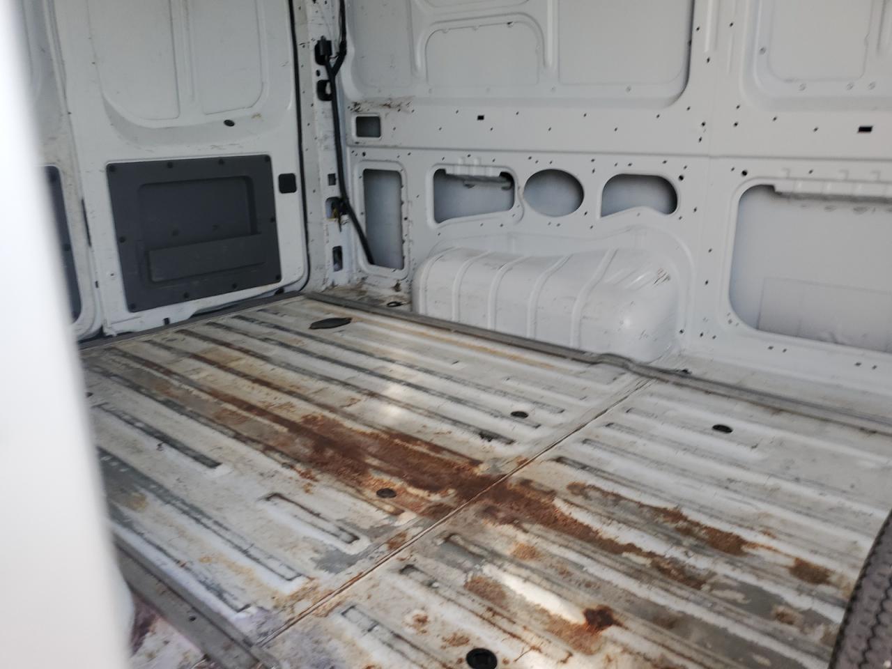 NISSAN NV2500 2500 S