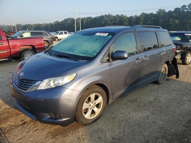 TOYOTA SIENNA LE
