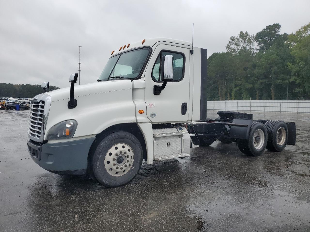 Lot #3264427438 2018 FREIGHTLINER CASCADIA 1