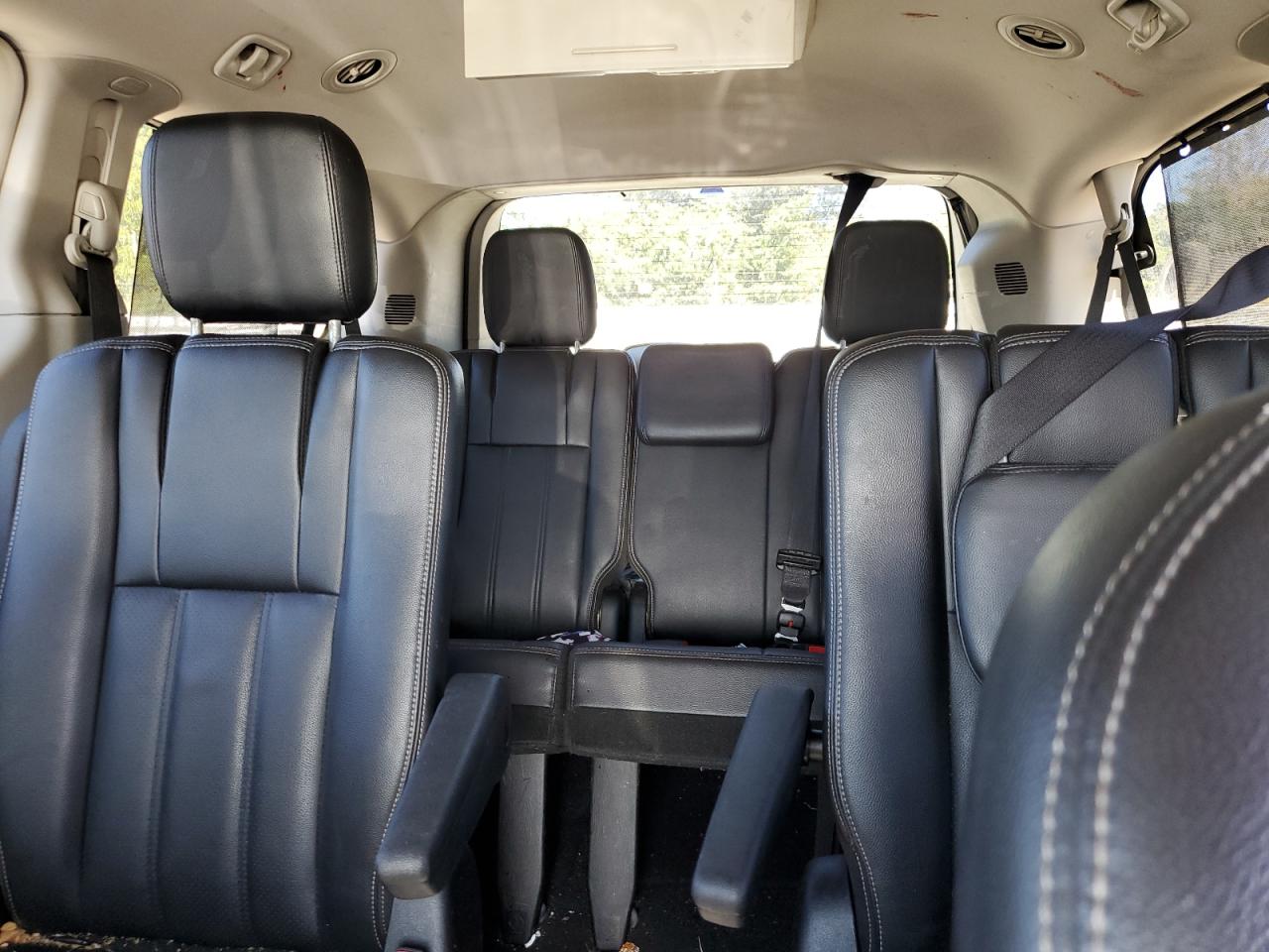 CHRYSLER TOWN & COUNTRY TOURING L