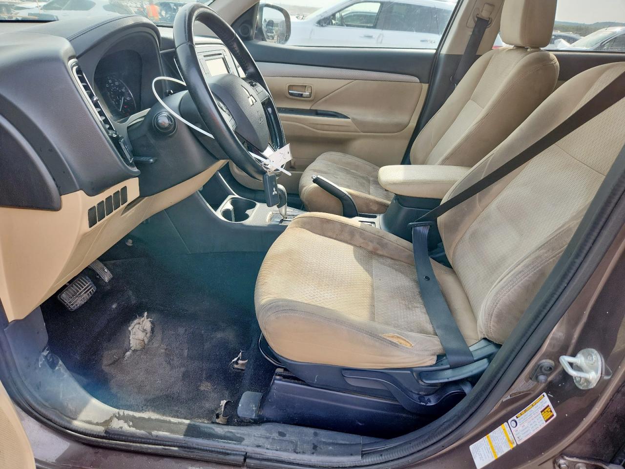 MITSUBISHI OUTLANDER SE