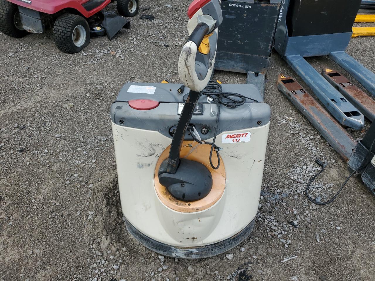 Lot #3246796841 2020 CROWN ELECTRIC PALLET JACK
