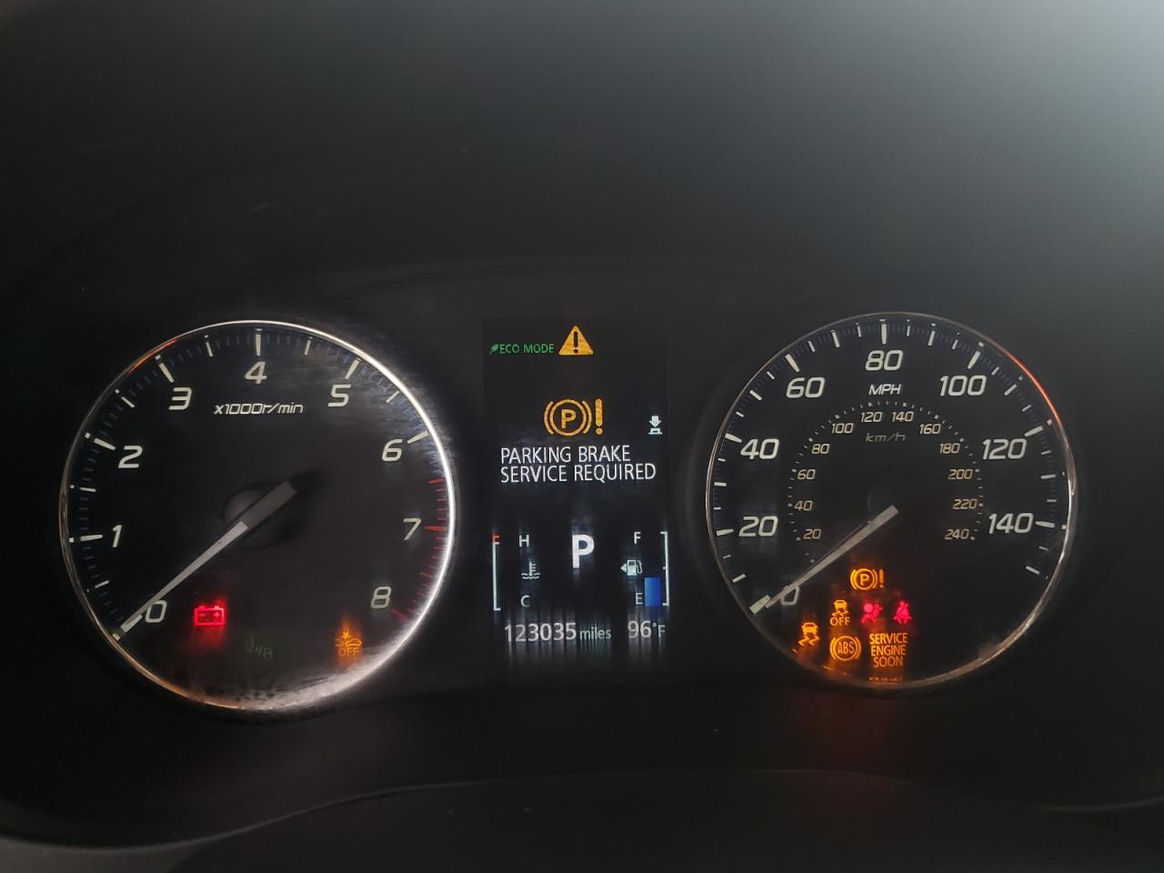 MITSUBISHI OUTLANDER SE